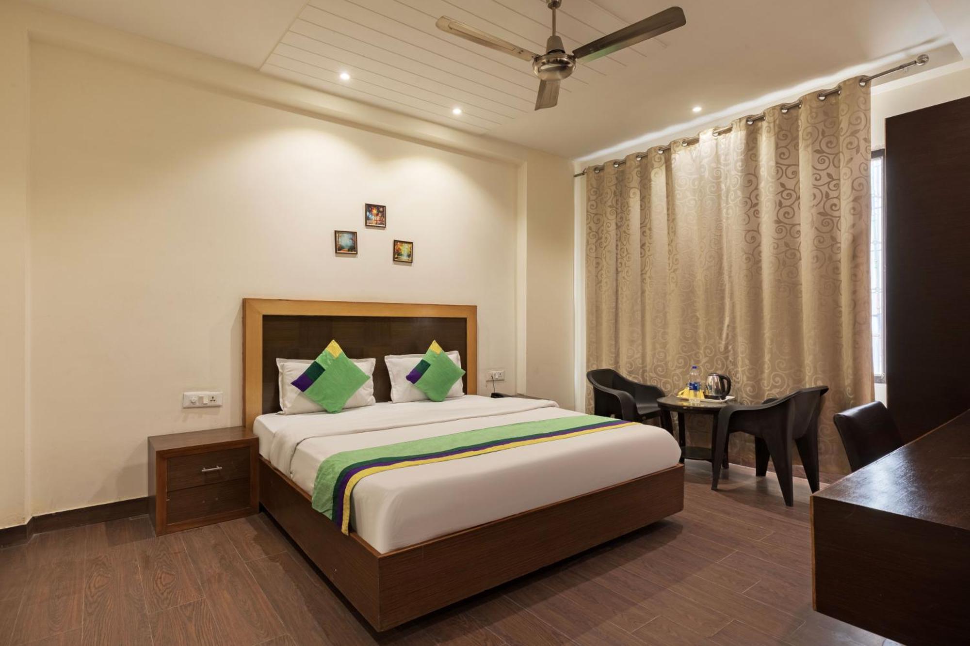 Treebo White Castle, Gurgaon Hotel Exterior foto
