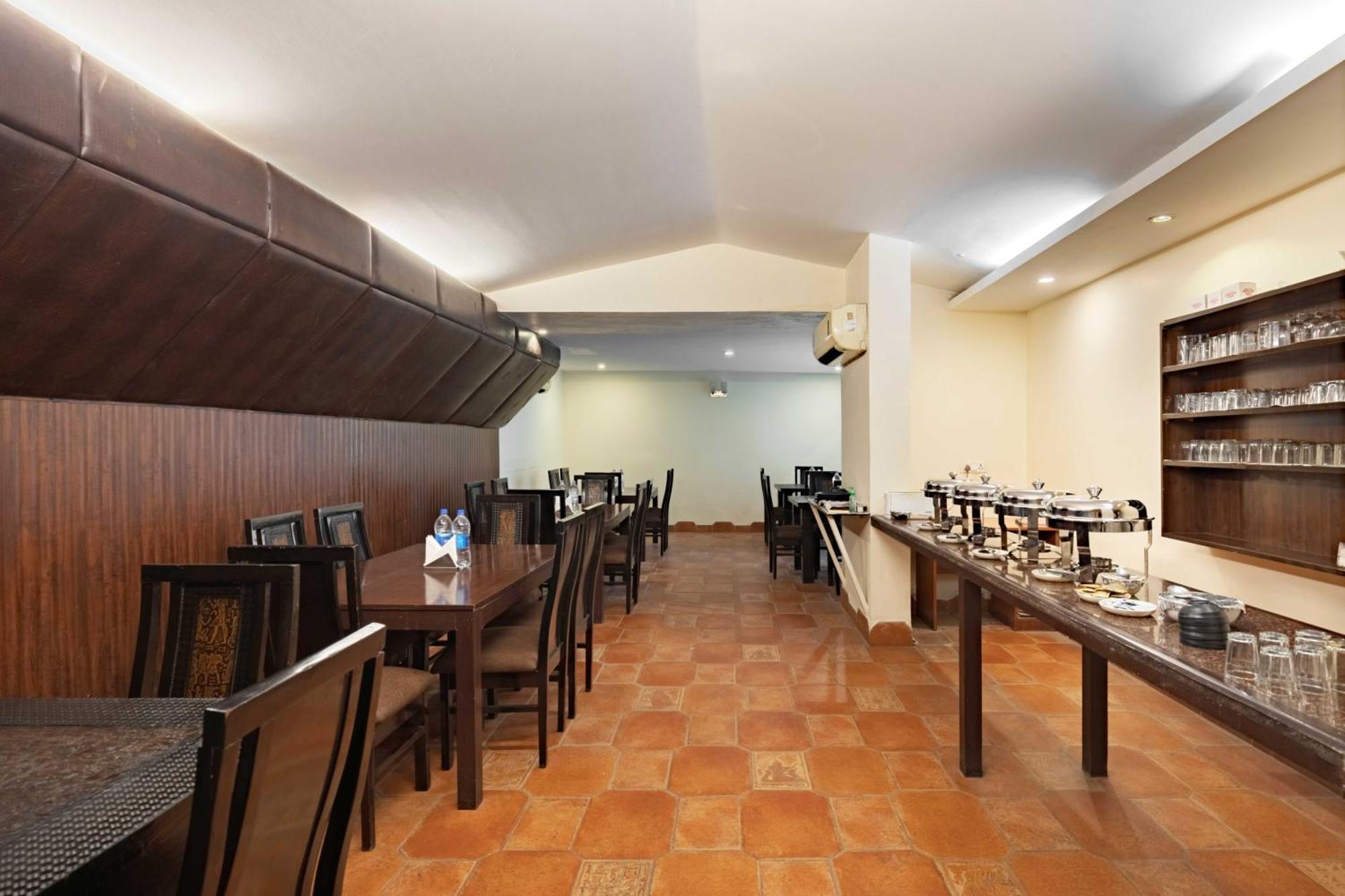 Treebo White Castle, Gurgaon Hotel Exterior foto
