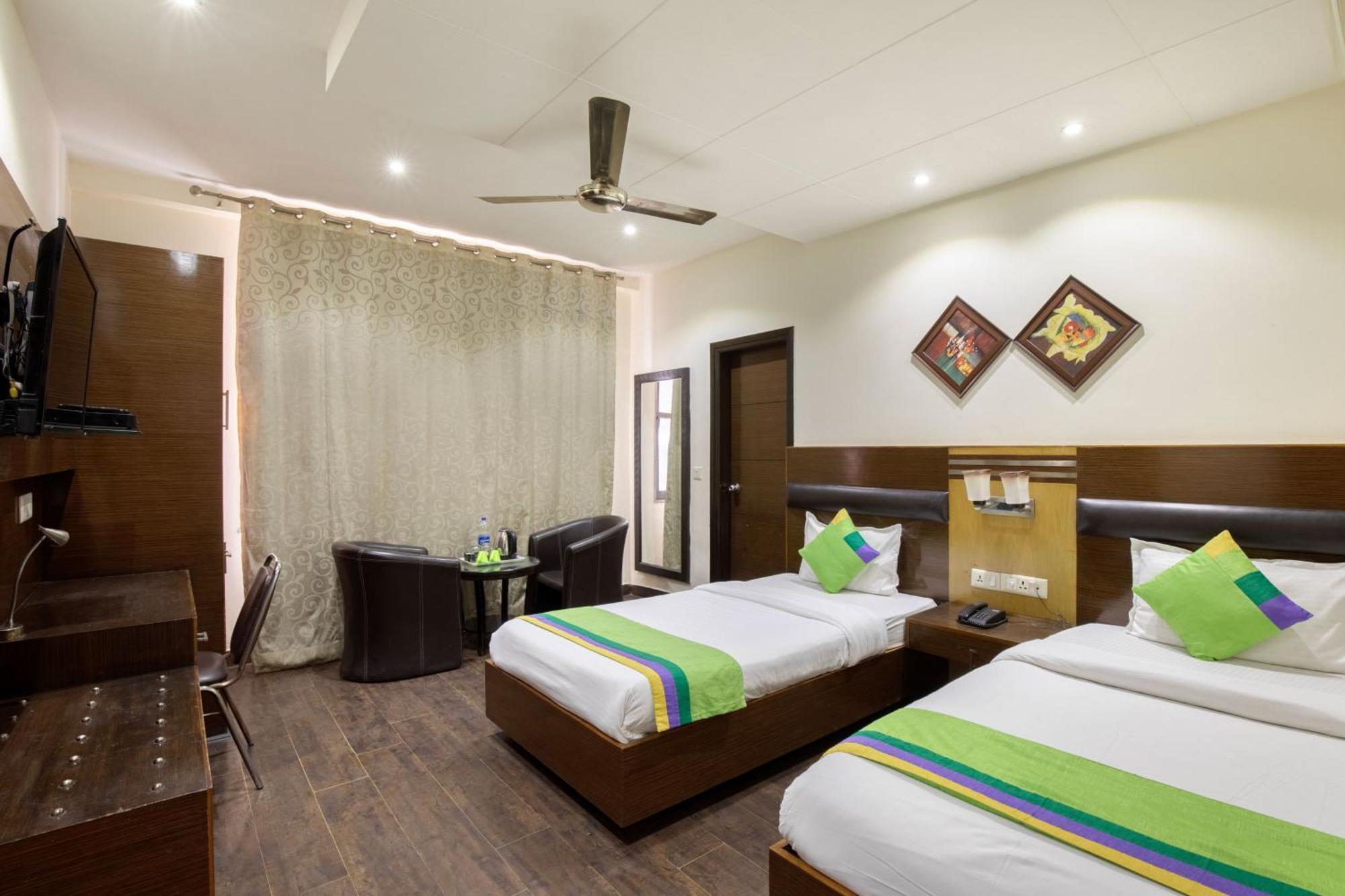 Treebo White Castle, Gurgaon Hotel Exterior foto