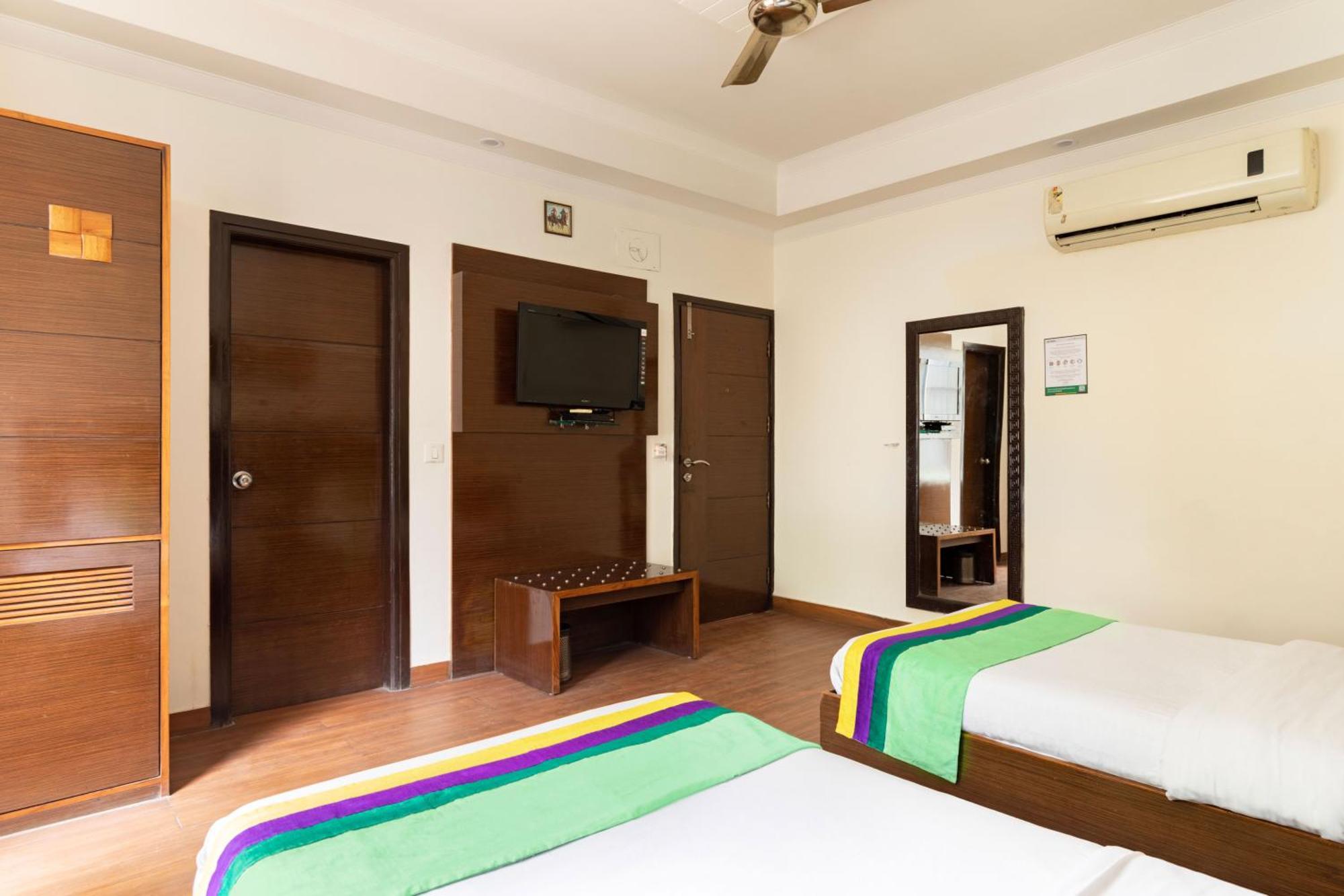 Treebo White Castle, Gurgaon Hotel Exterior foto