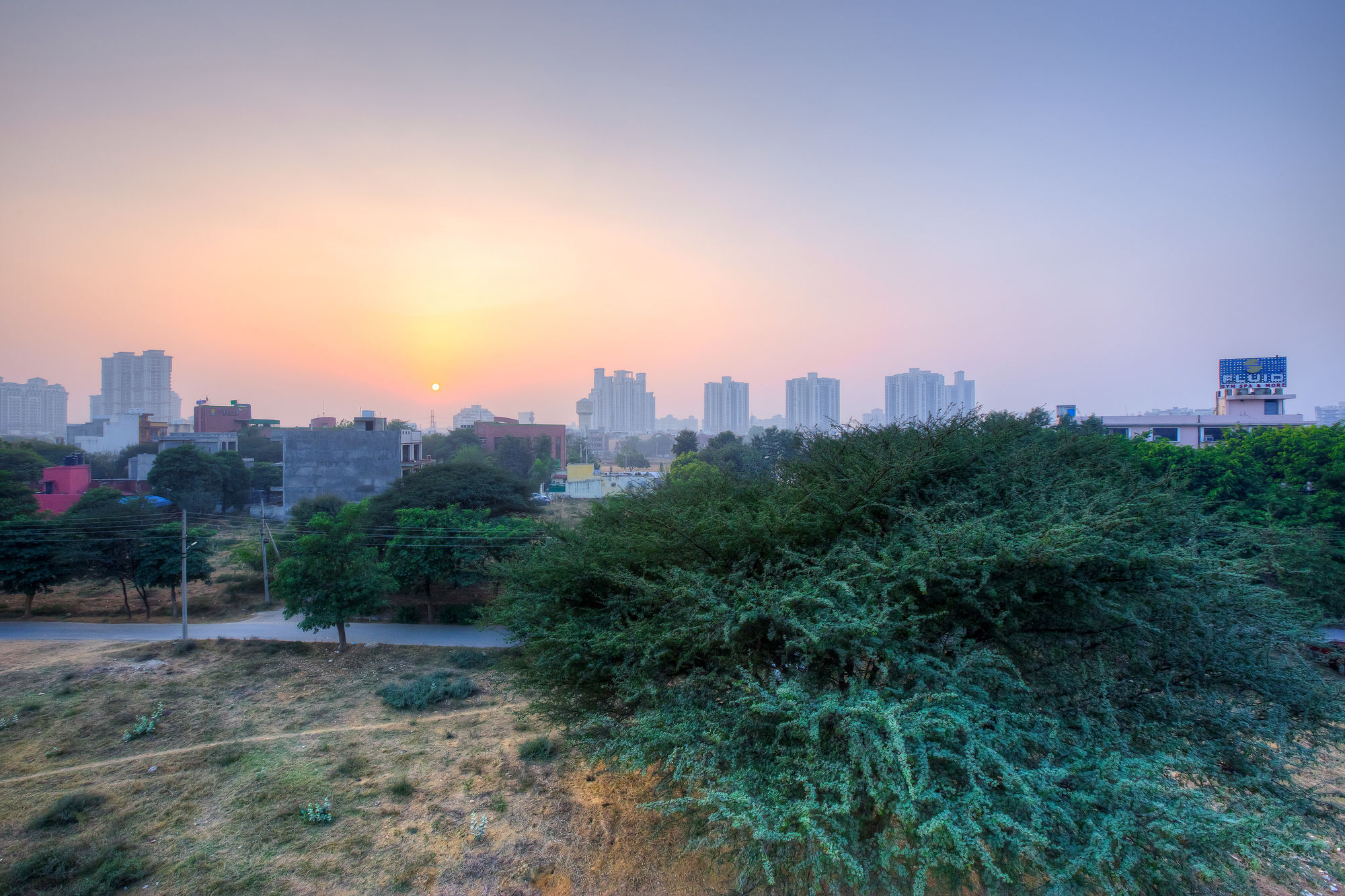 Treebo White Castle, Gurgaon Hotel Exterior foto